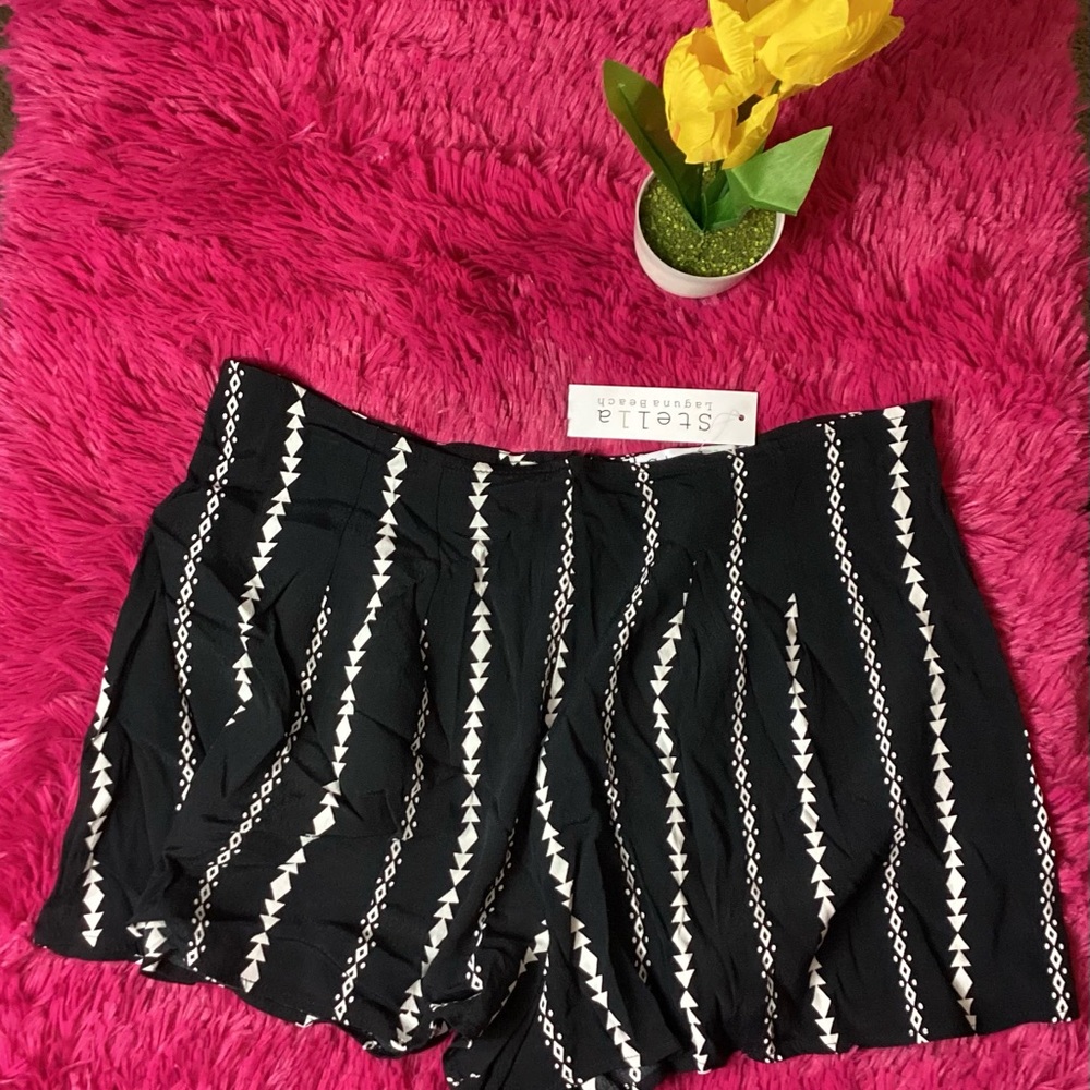 Stella Laguna Black and White Women's Shorts size large